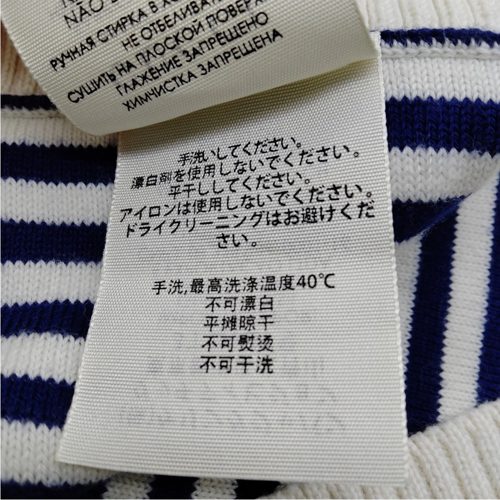 Gucci White and Blue Striped Knit Small Lap Blanket 31.5”x31.5” - Picture 4 of 9